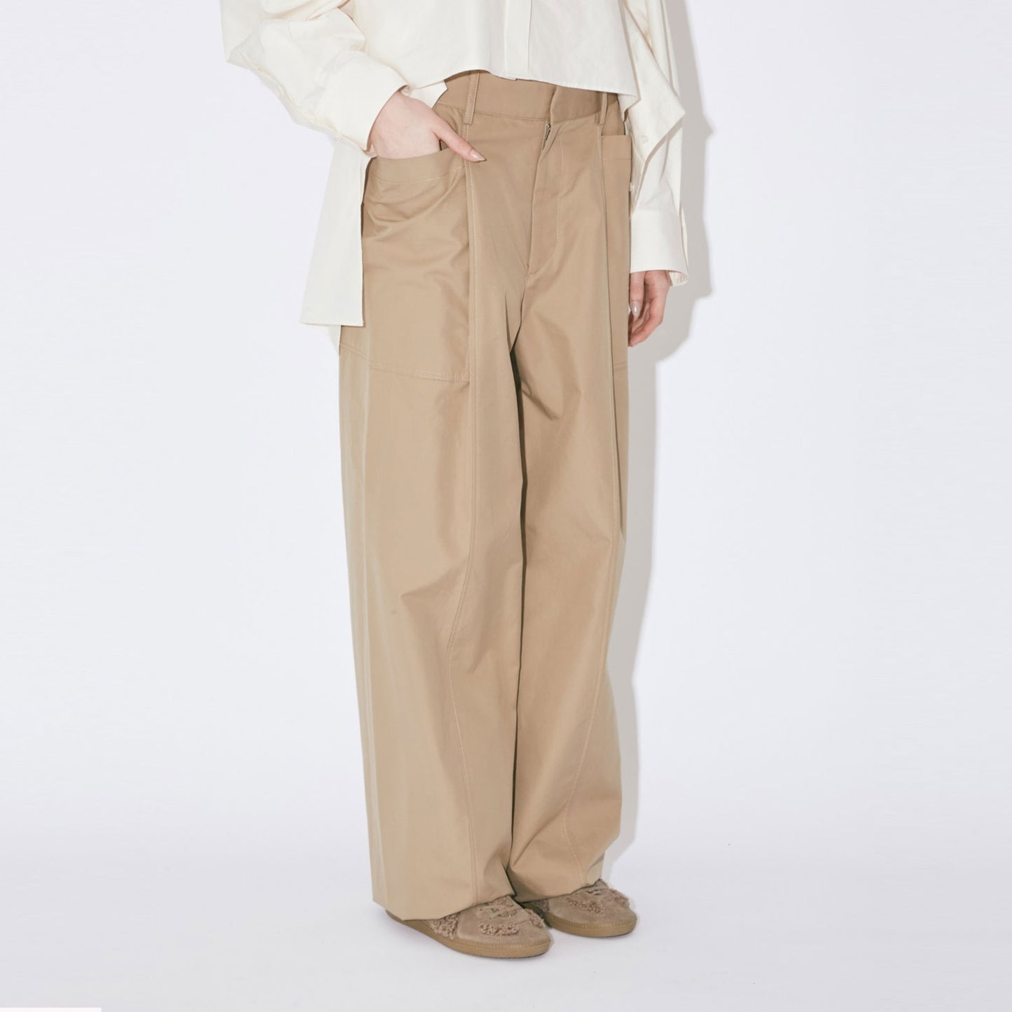 
                  
                    finx weather cloth bow silhouette pants
                  
                