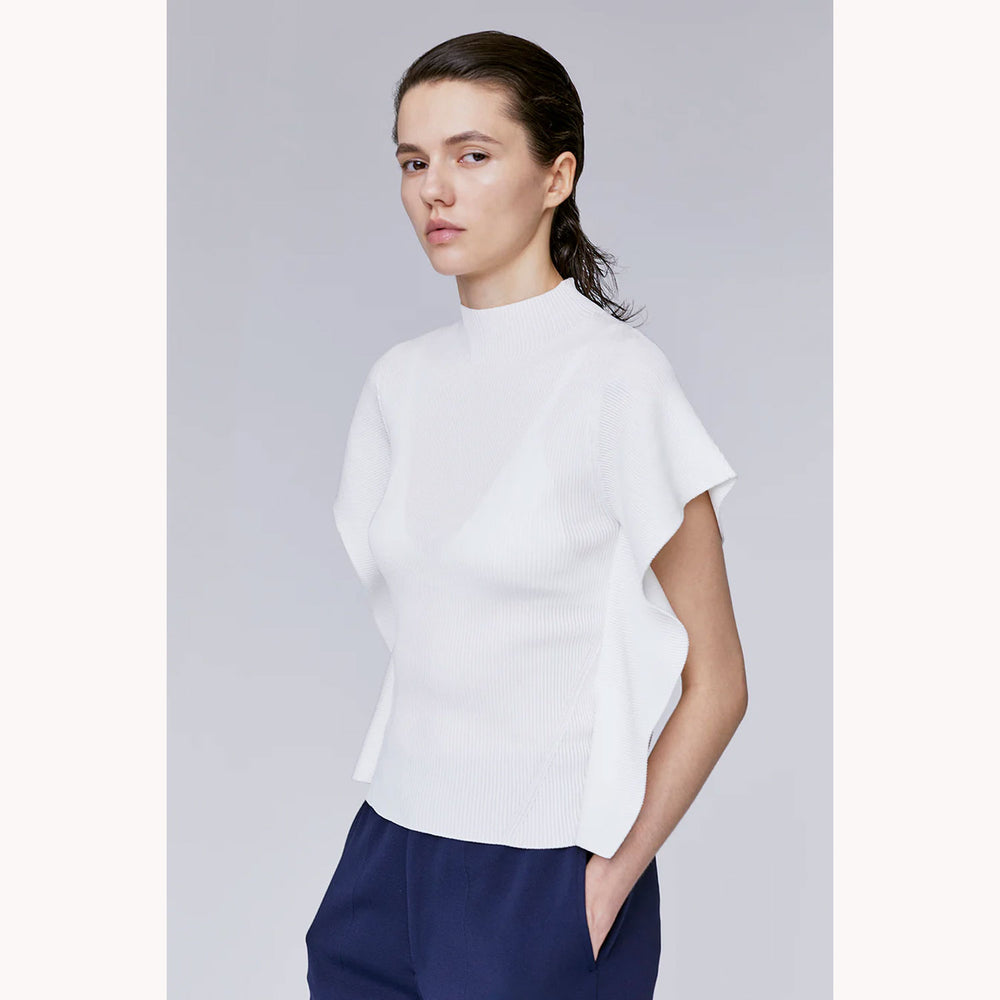 PORTRAIT CREASE TOP -WHITE- – OBLIGE