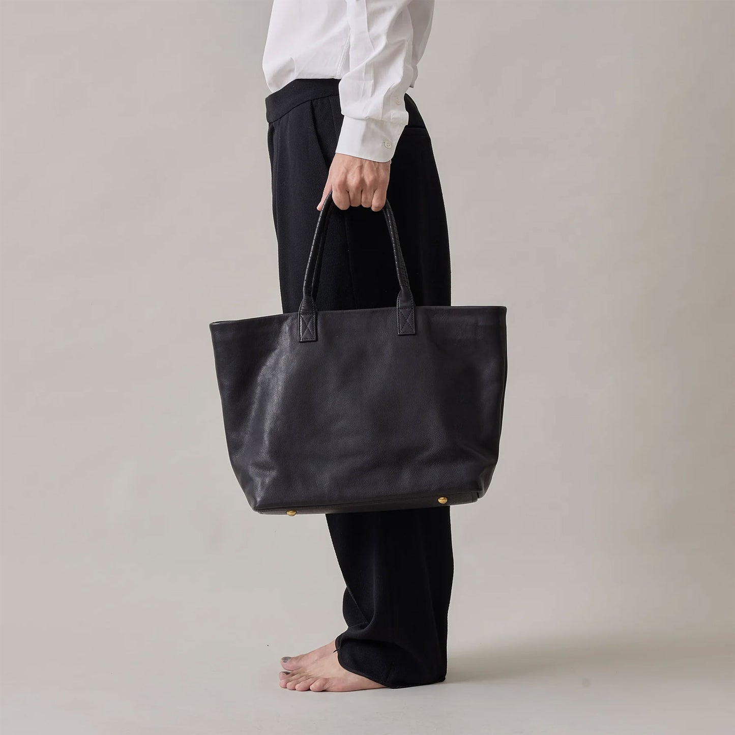 
                  
                    2handle tote M / co24fwtt020 / ZEO LITE shrink leather
                  
                