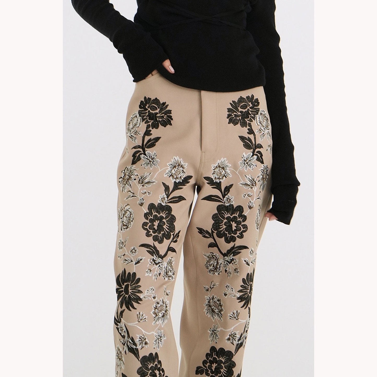 
                  
                    FLOWER EMBROIDERY PANTS
                  
                