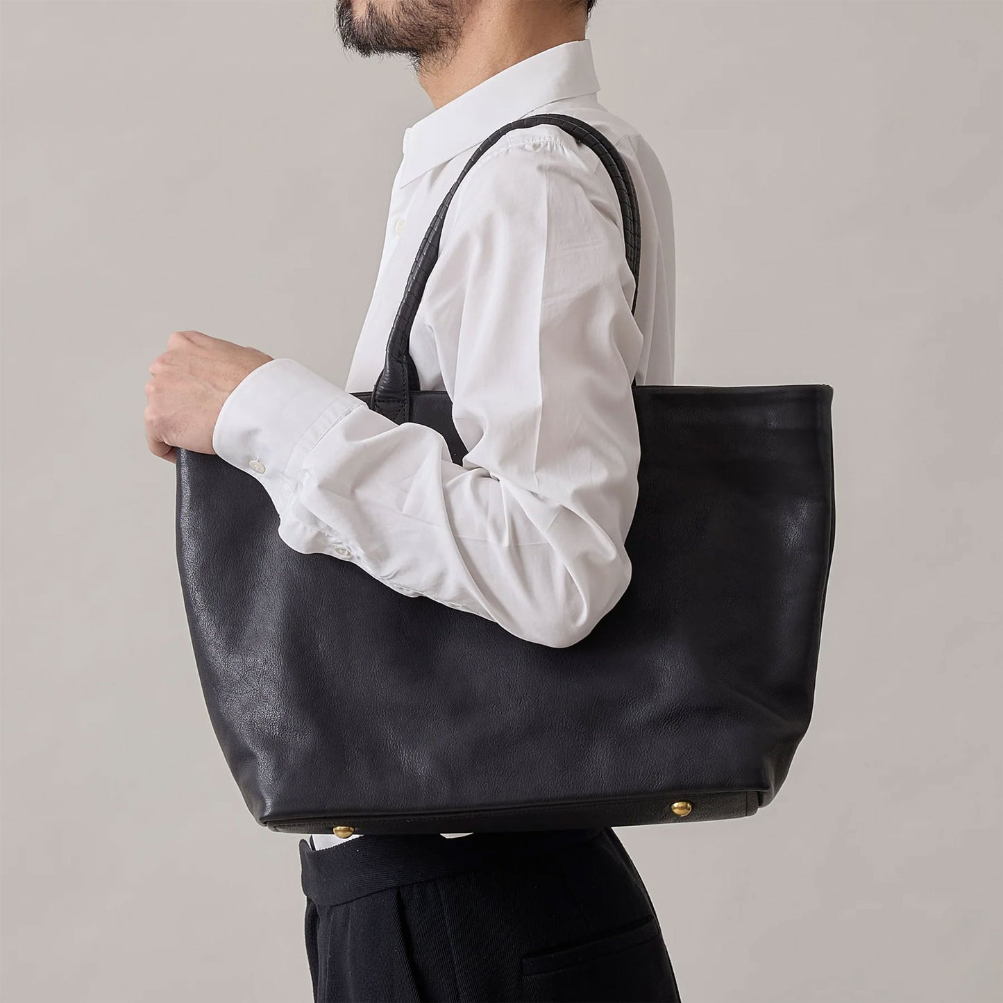 
                  
                    2handle tote M / co24fwtt020 / ZEO LITE shrink leather
                  
                