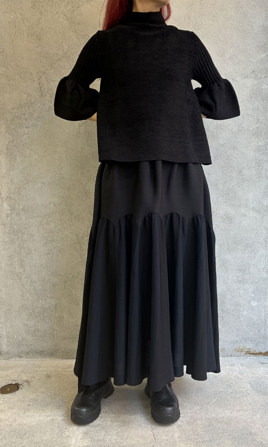 
                  
                    POTTERY VELVET BELL SLEEVE FLARE TOP
                  
                