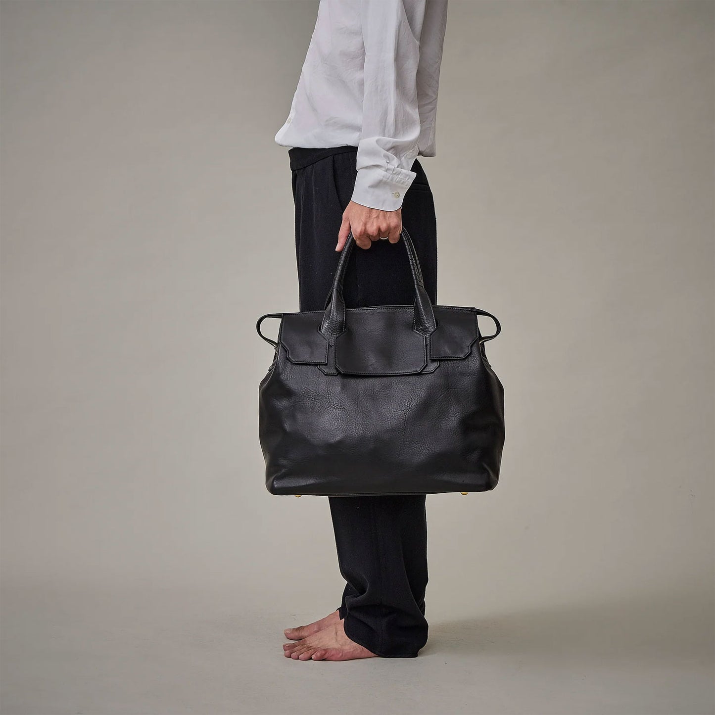 
                  
                    key hole boston MID / co23sskh030 / cow leather
                  
                