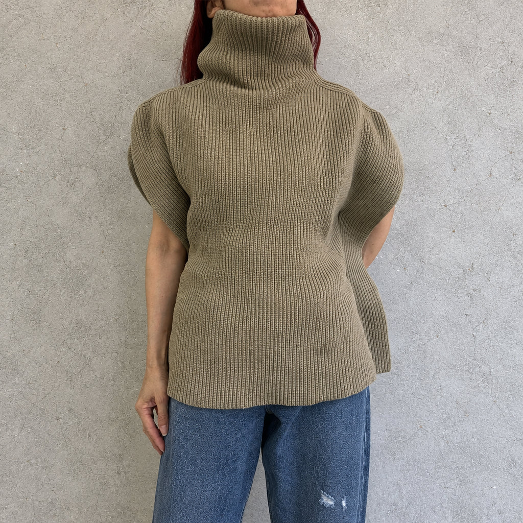 
                  
                    LOW GAUGE CREASE HIGHNECK TOP
                  
                