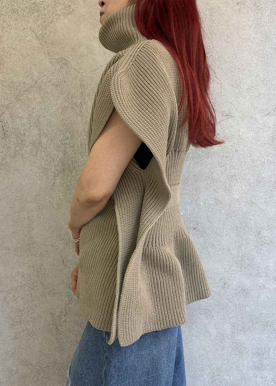 
                  
                    LOW GAUGE CREASE HIGHNECK TOP
                  
                