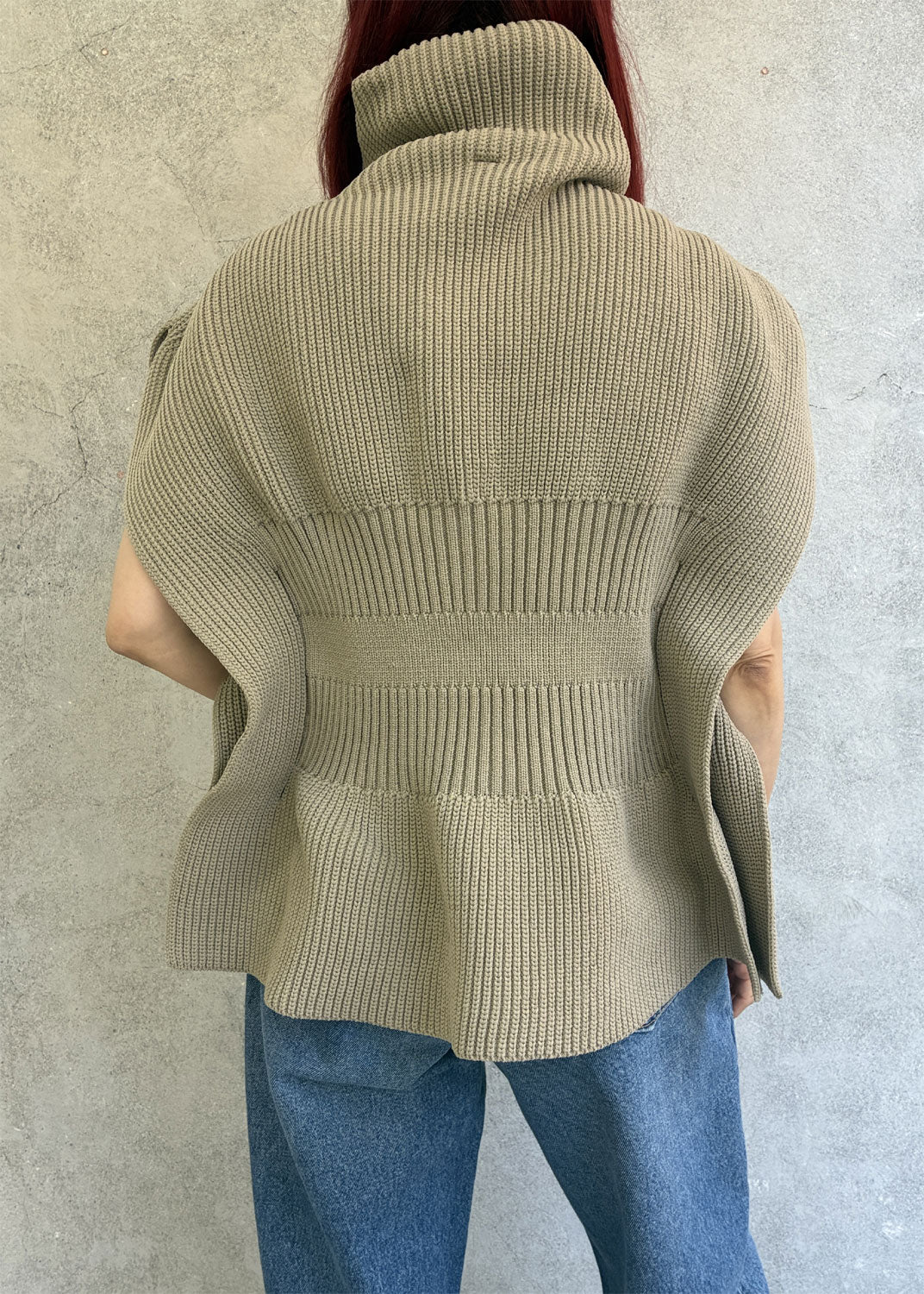 
                  
                    LOW GAUGE CREASE HIGHNECK TOP
                  
                