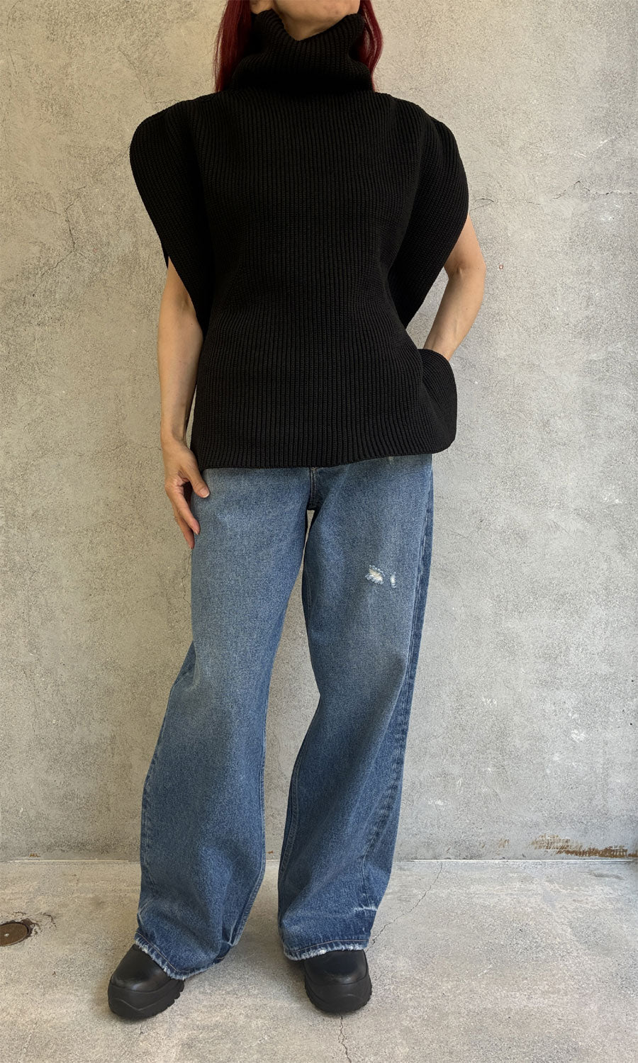 
                  
                    LOW GAUGE CREASE HIGHNECK TOP
                  
                