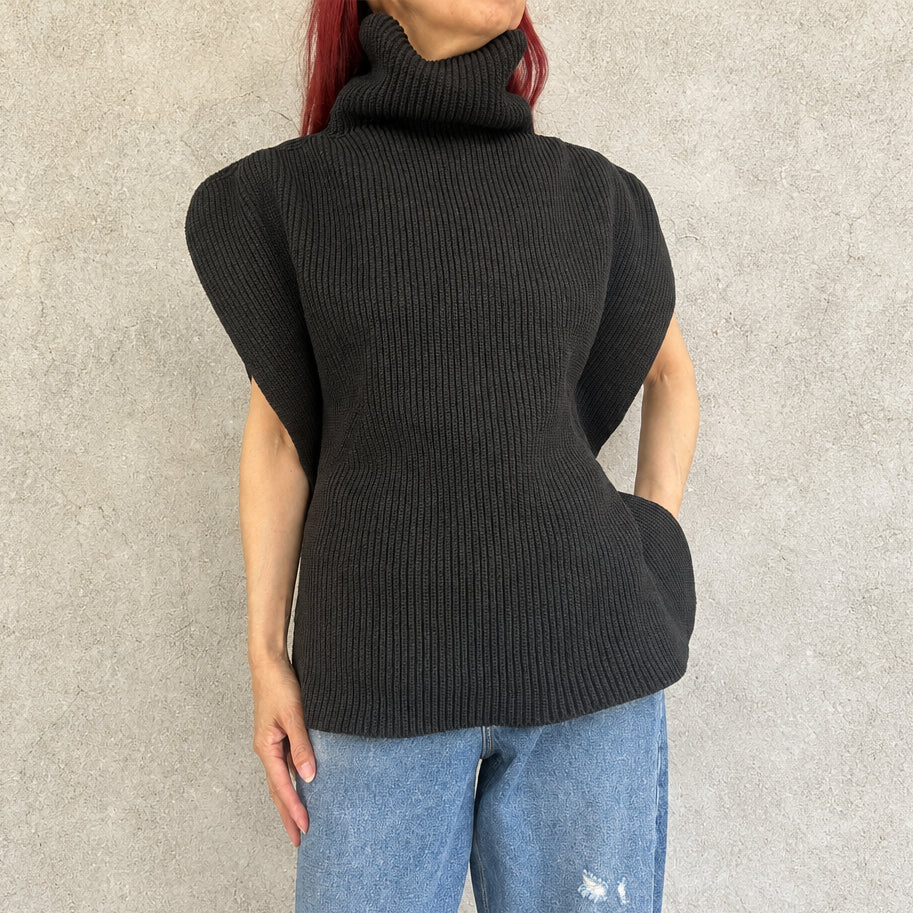 
                  
                    LOW GAUGE CREASE HIGHNECK TOP
                  
                