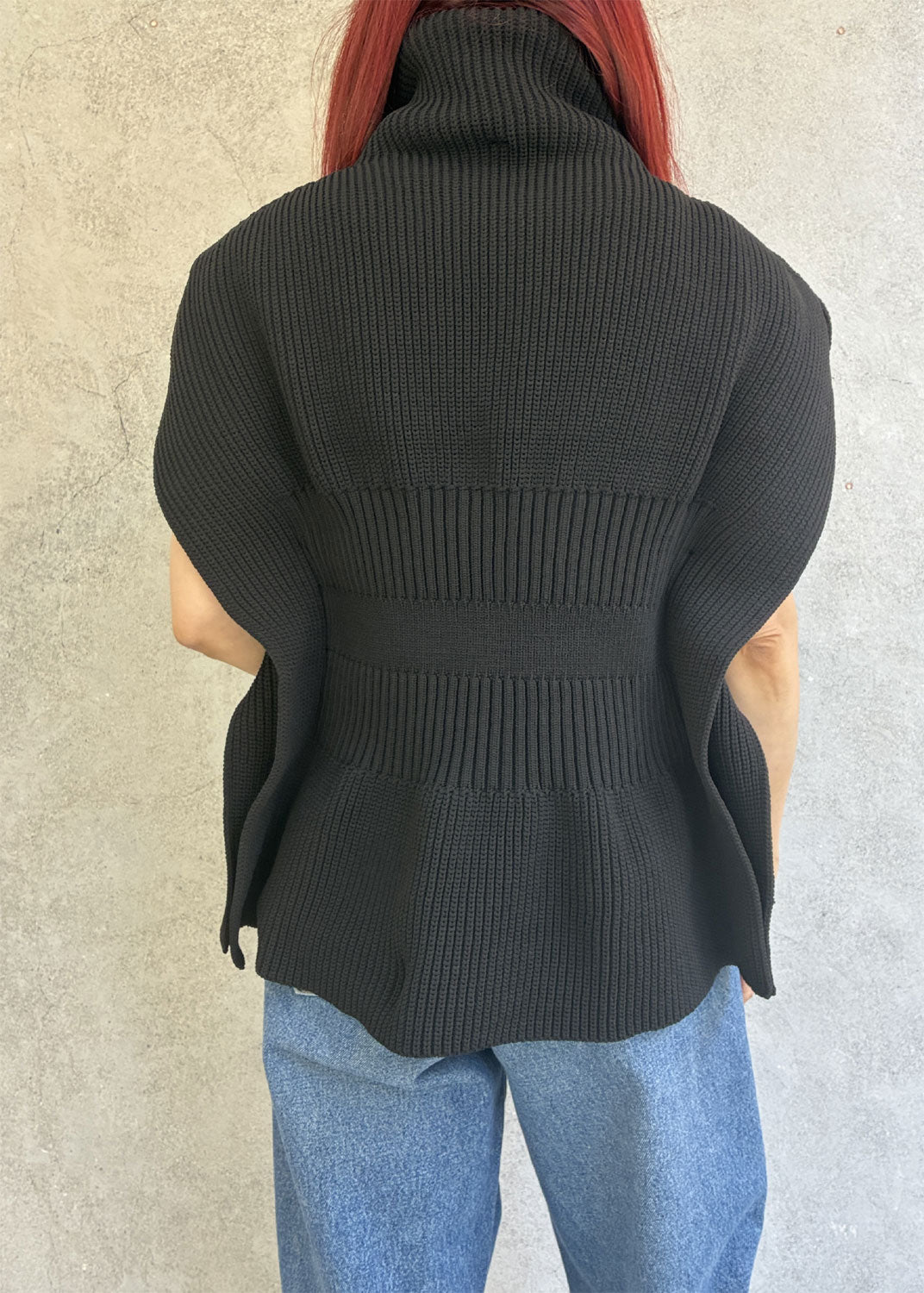 
                  
                    LOW GAUGE CREASE HIGHNECK TOP
                  
                