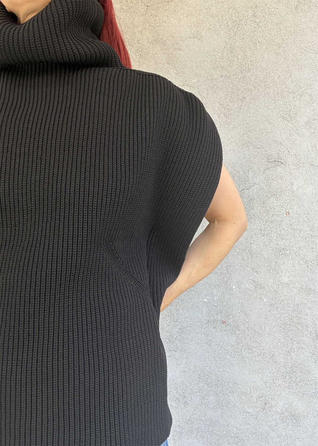 
                  
                    LOW GAUGE CREASE HIGHNECK TOP
                  
                