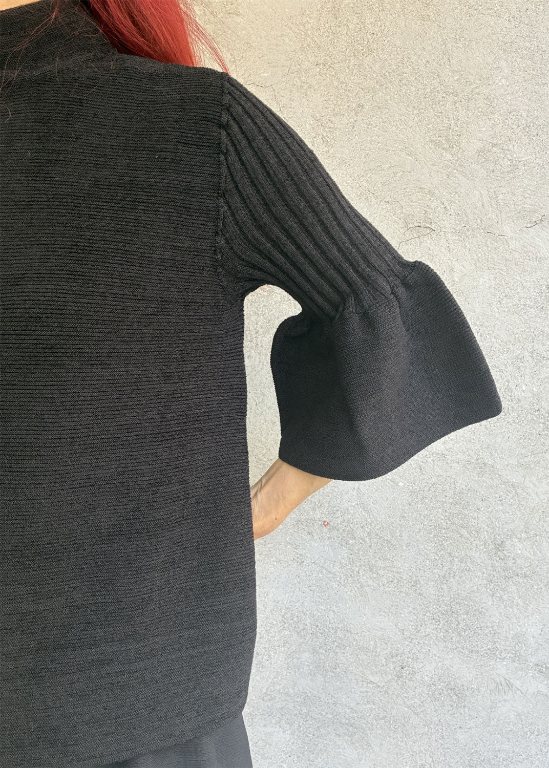 
                  
                    POTTERY VELVET BELL SLEEVE FLARE TOP
                  
                