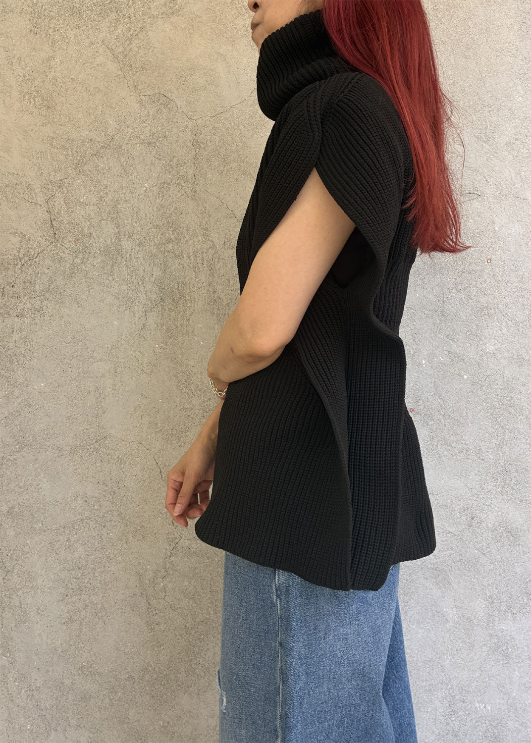 
                  
                    LOW GAUGE CREASE HIGHNECK TOP
                  
                