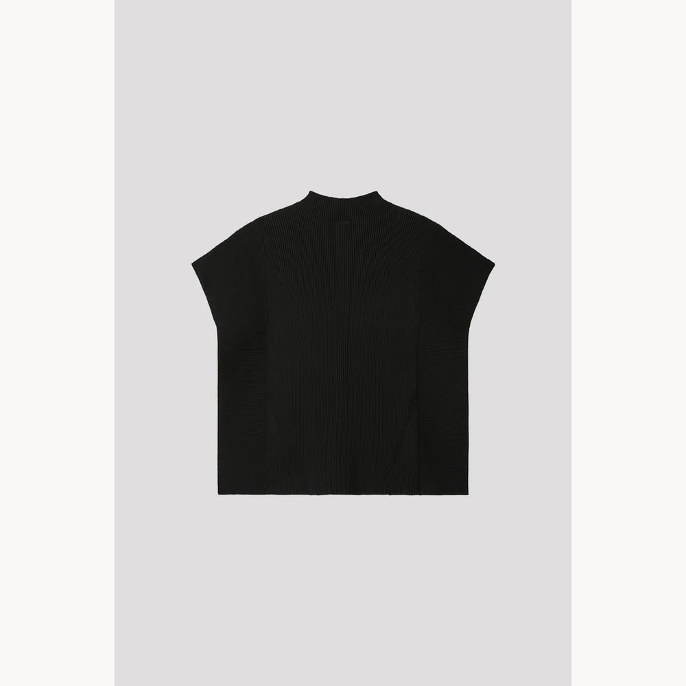 
                  
                    PORTRAIT CREASE TOP -BLACK-
                  
                