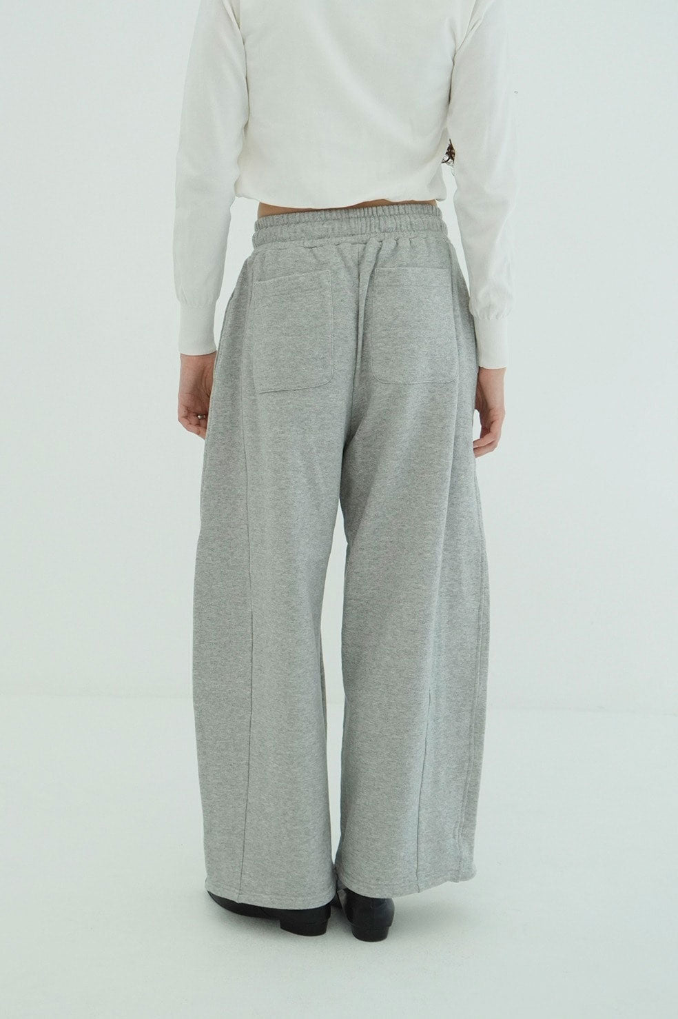 
                  
                    COCOON BULKY SWEAT PANTS‐GRAY-
                  
                
