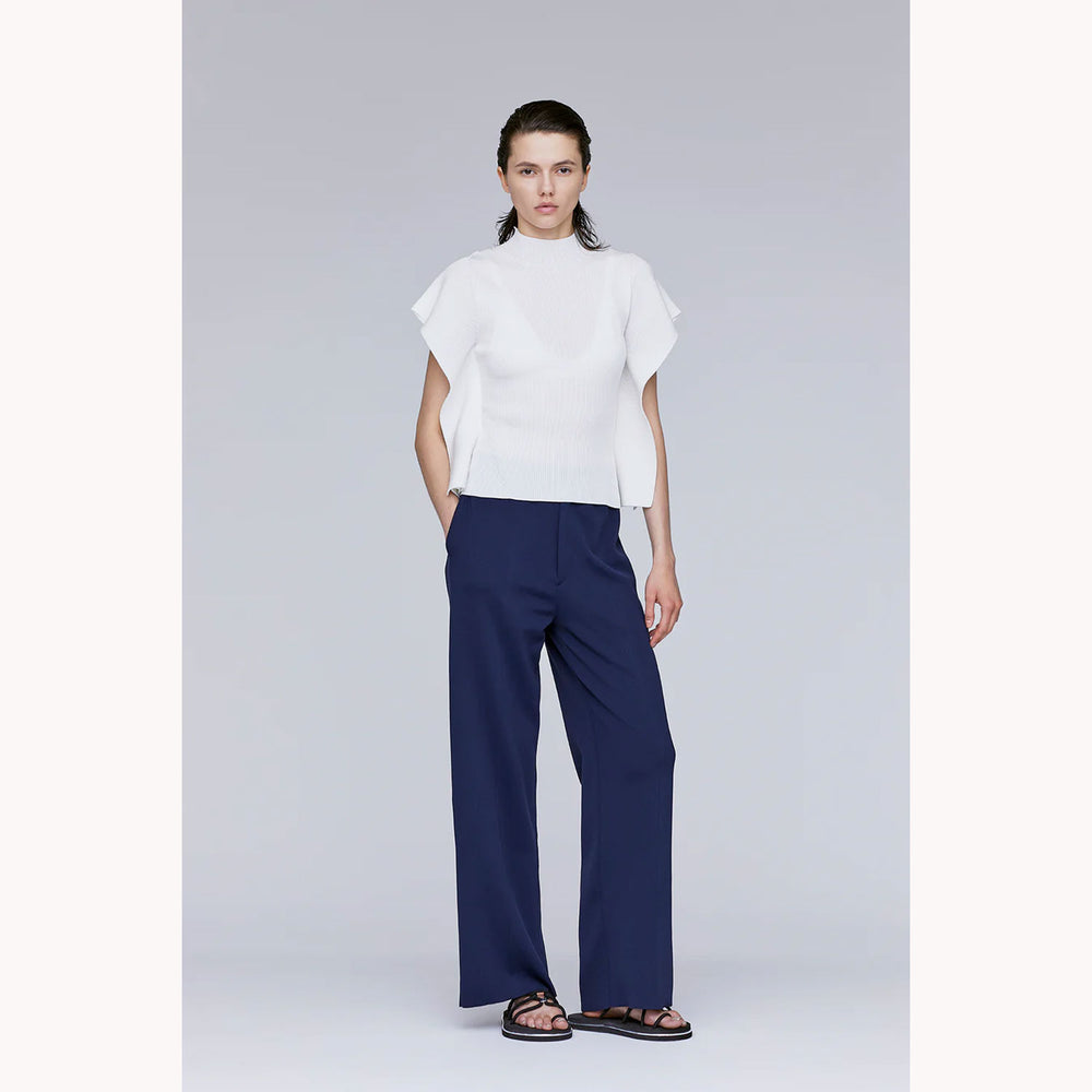 PORTRAIT CREASE TOP -WHITE- – OBLIGE