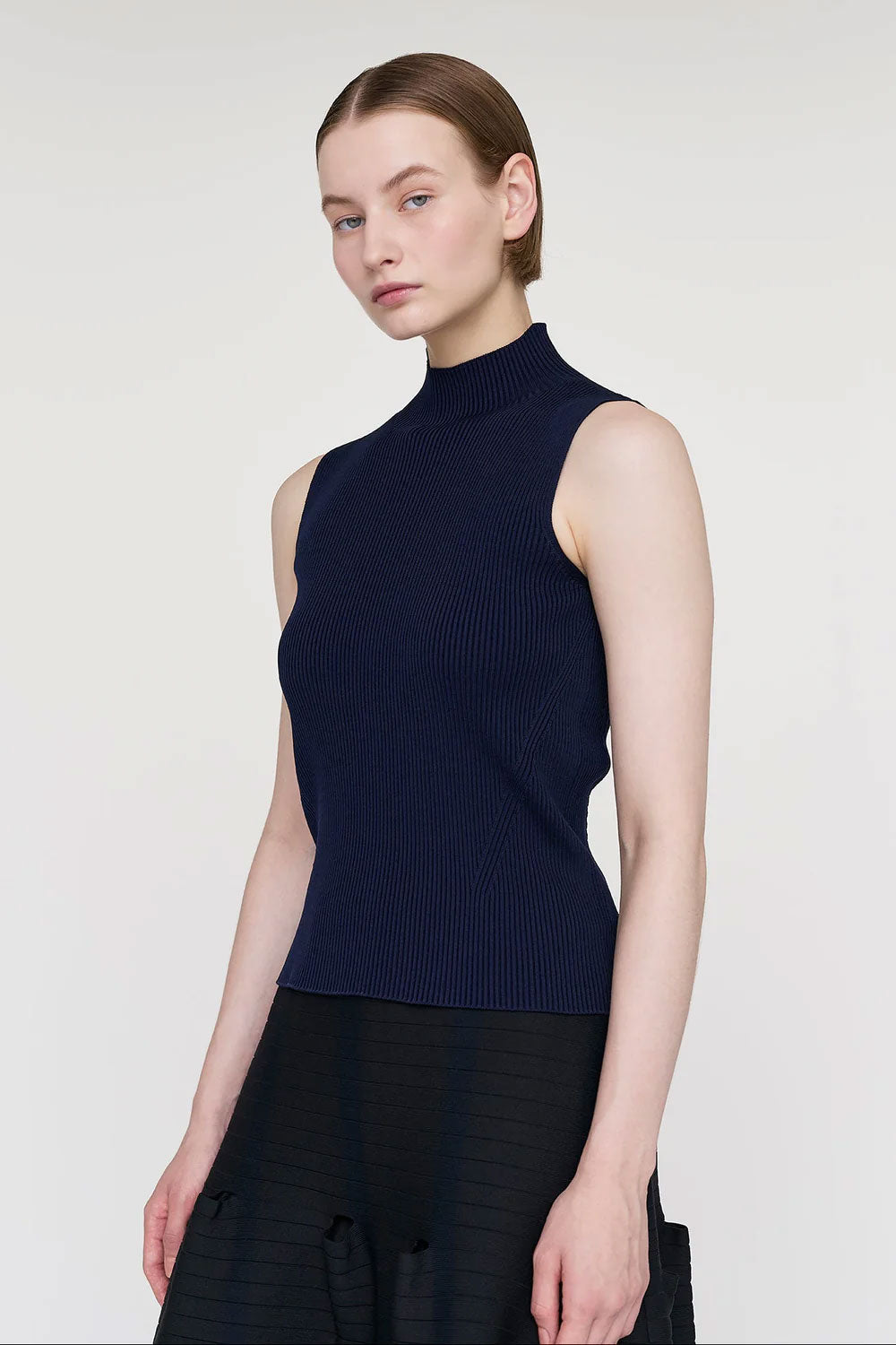 PORTRAIT SLEEVELESS TOP -CLEARLY AQUA- – OBLIGE
