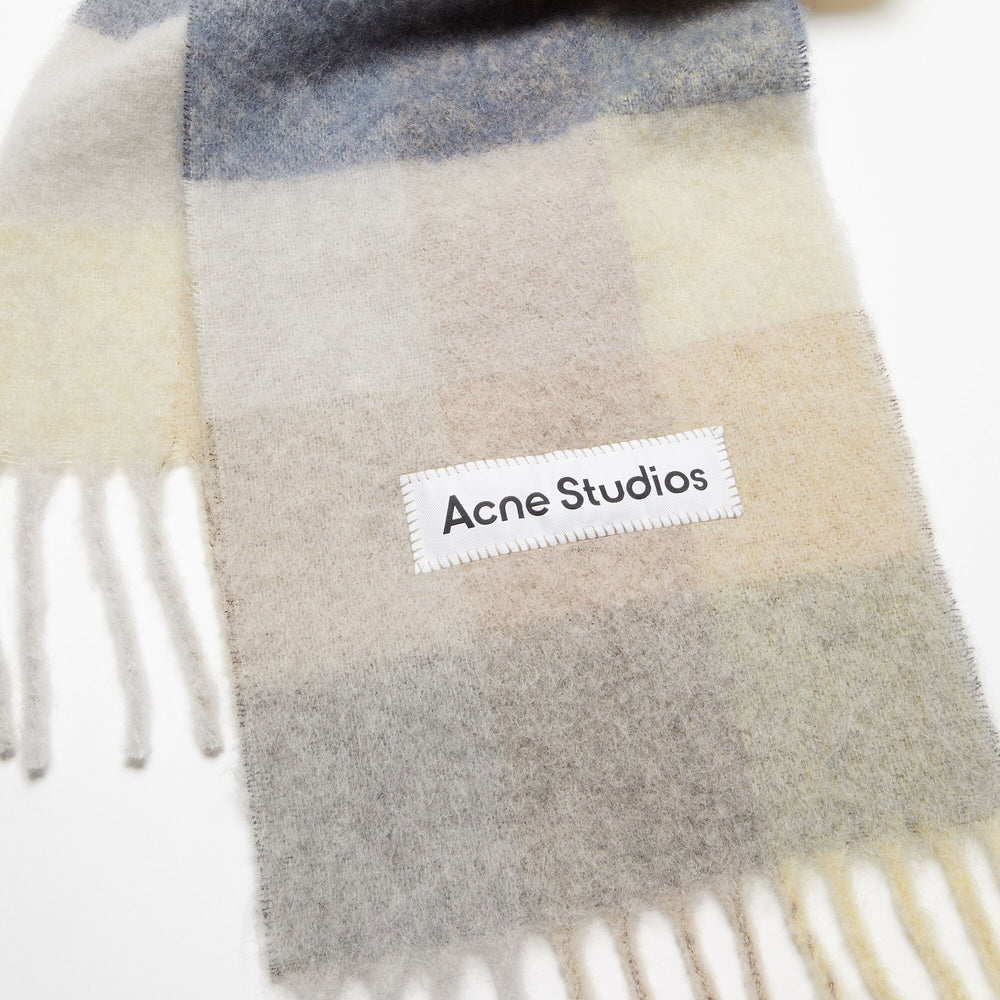 
                  
                    MOHAIR CHECKED SCARF
                  
                