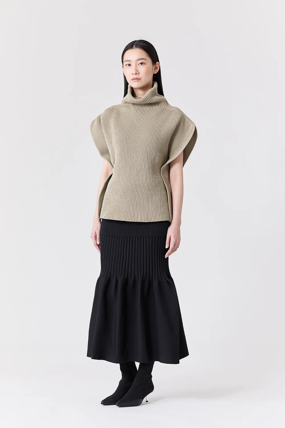 
                  
                    LOW GAUGE CREASE HIGHNECK TOP
                  
                