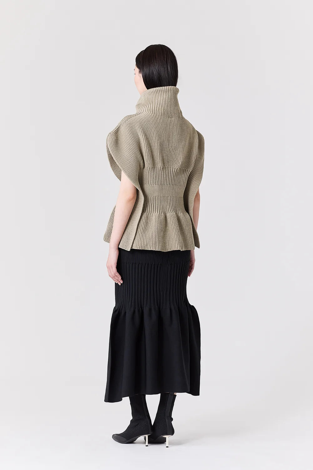 
                  
                    LOW GAUGE CREASE HIGHNECK TOP
                  
                