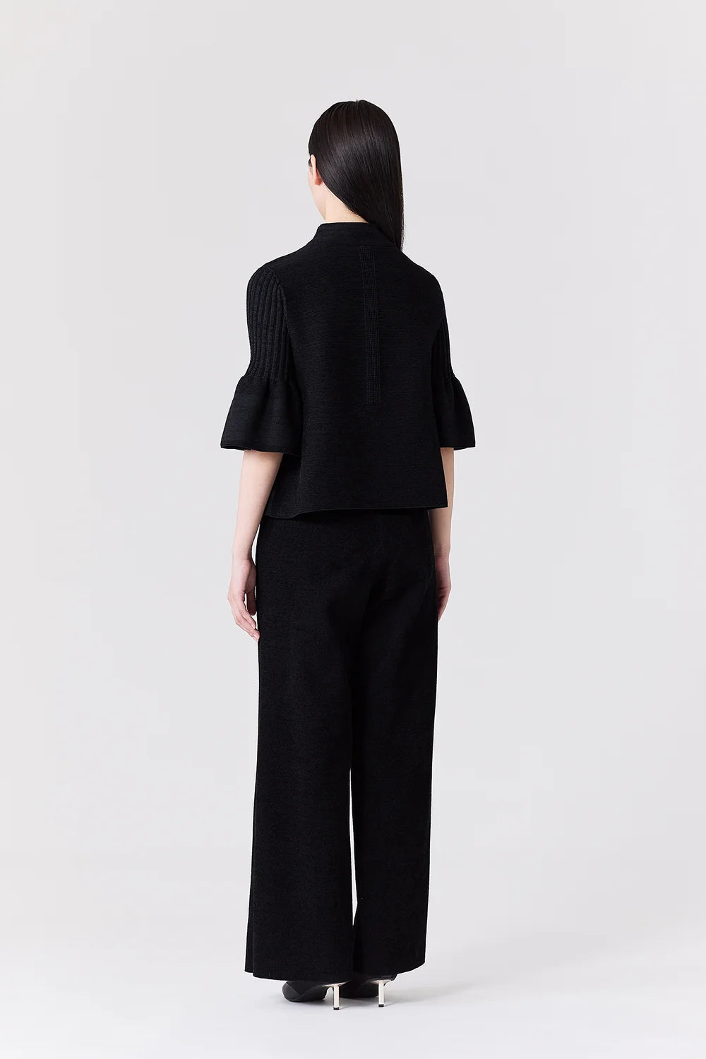 
                  
                    POTTERY VELVET BELL SLEEVE FLARE TOP
                  
                