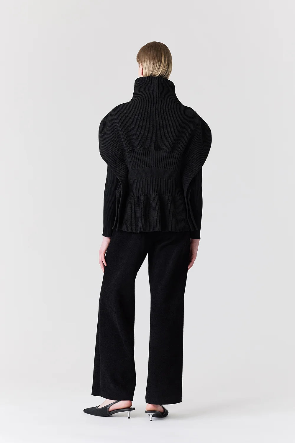 
                  
                    LOW GAUGE CREASE HIGHNECK TOP
                  
                