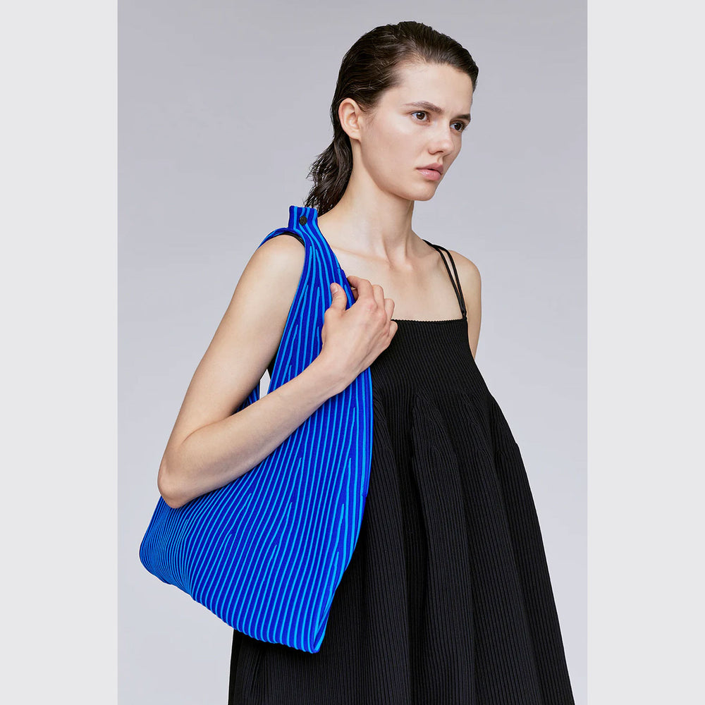 
                  
                    HYPHA SHOULDER BAG
                  
                