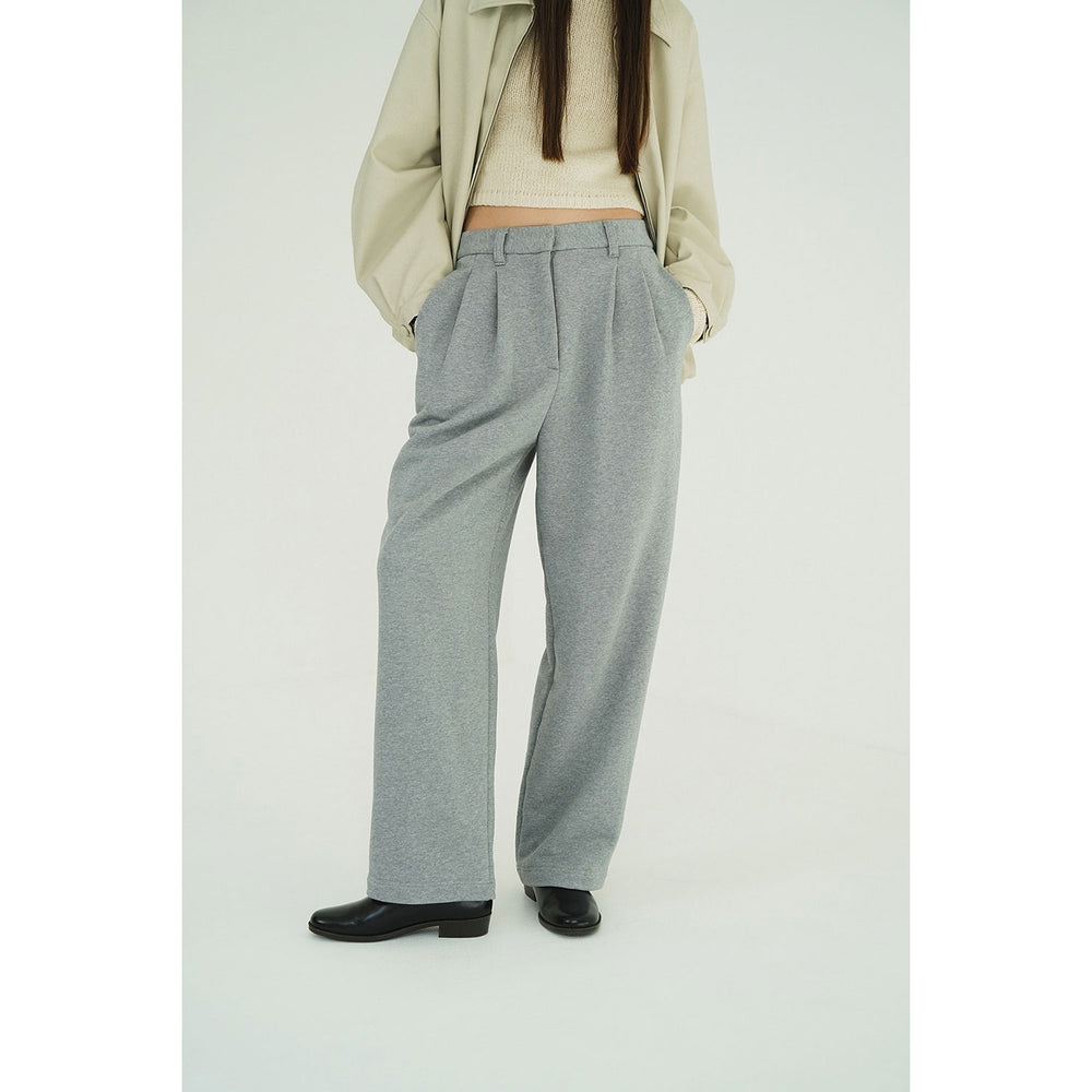 
                  
                    TWO TUCK SWEAT PANTS
                  
                