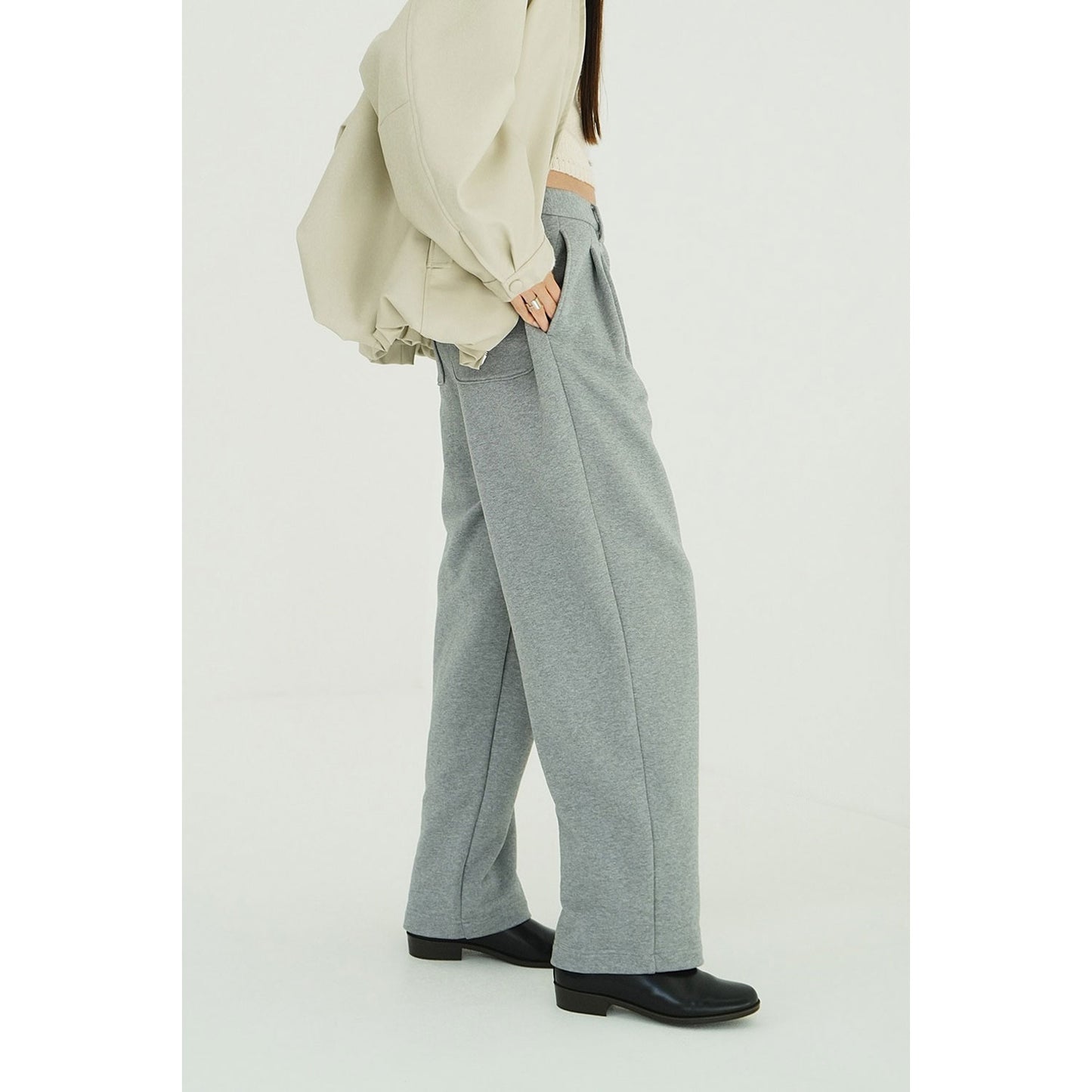 
                  
                    TWO TUCK SWEAT PANTS
                  
                