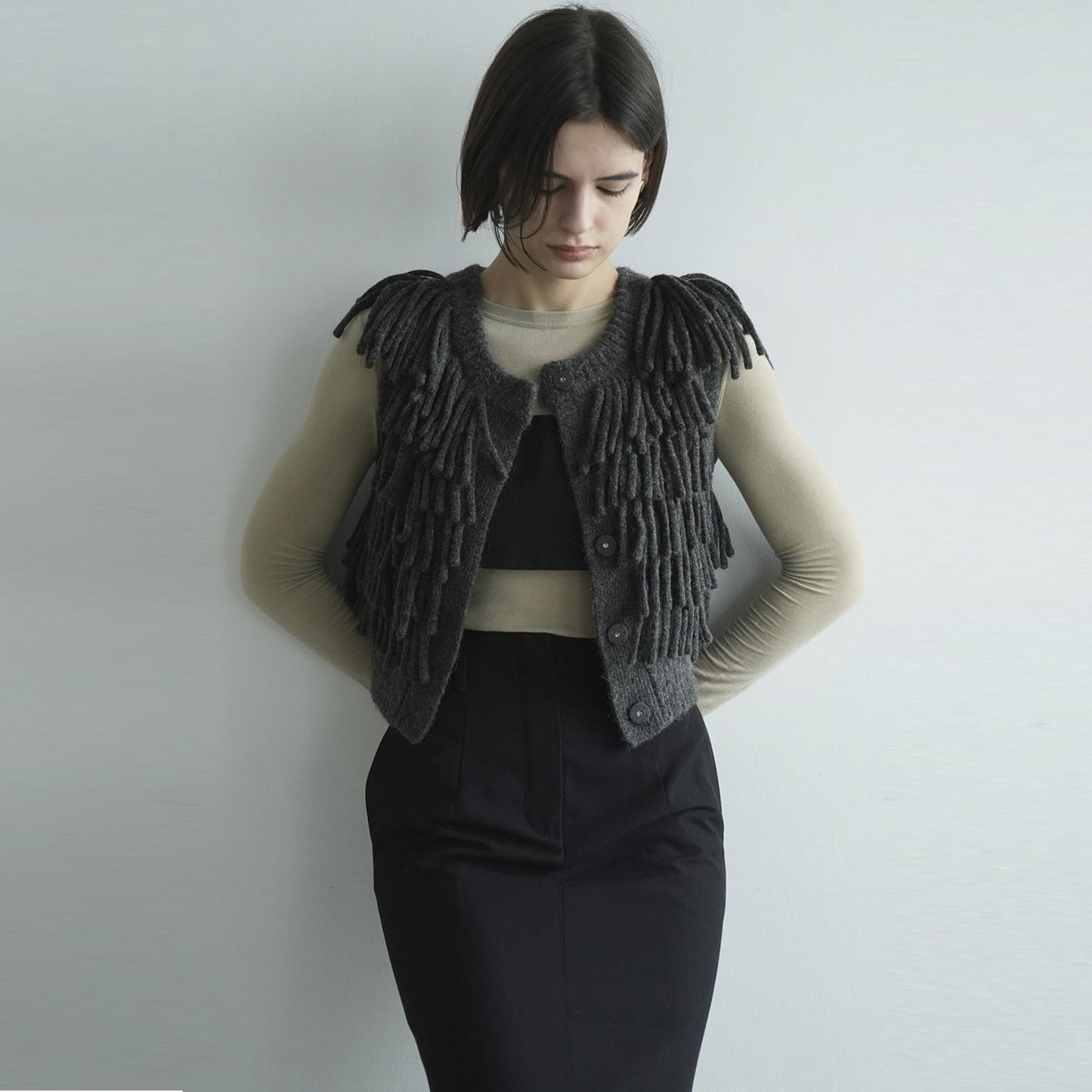 
                  
                    W FACE FRINGE KNIT VEST
                  
                