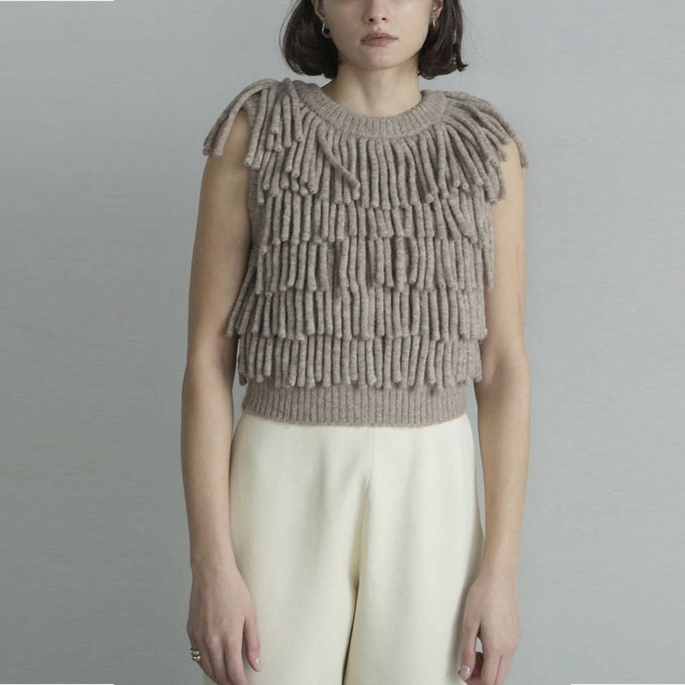 
                  
                    W FACE FRINGE KNIT VEST
                  
                