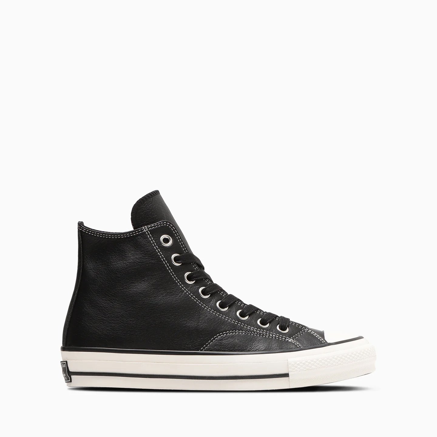 
                  
                    CHUCK TAYLOR LEATHER HI
                  
                