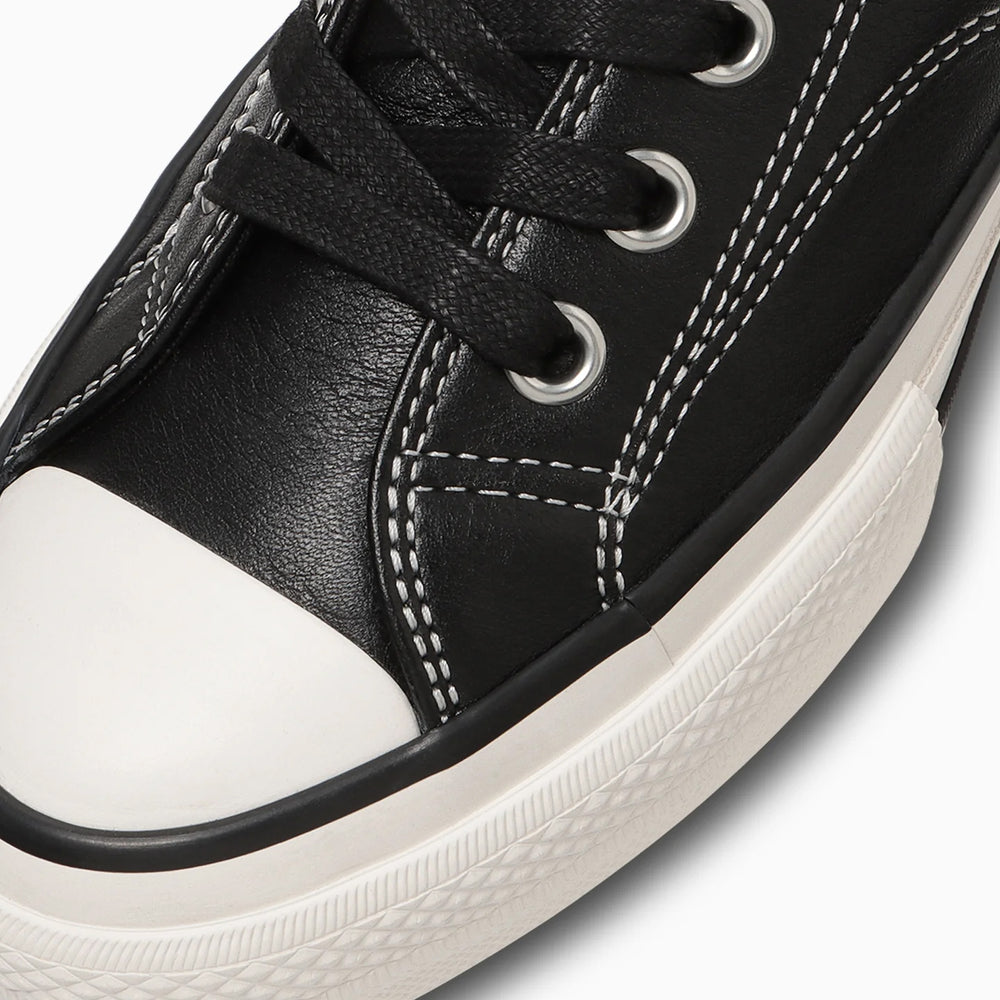 
                  
                    CHUCK TAYLOR LEATHER HI
                  
                