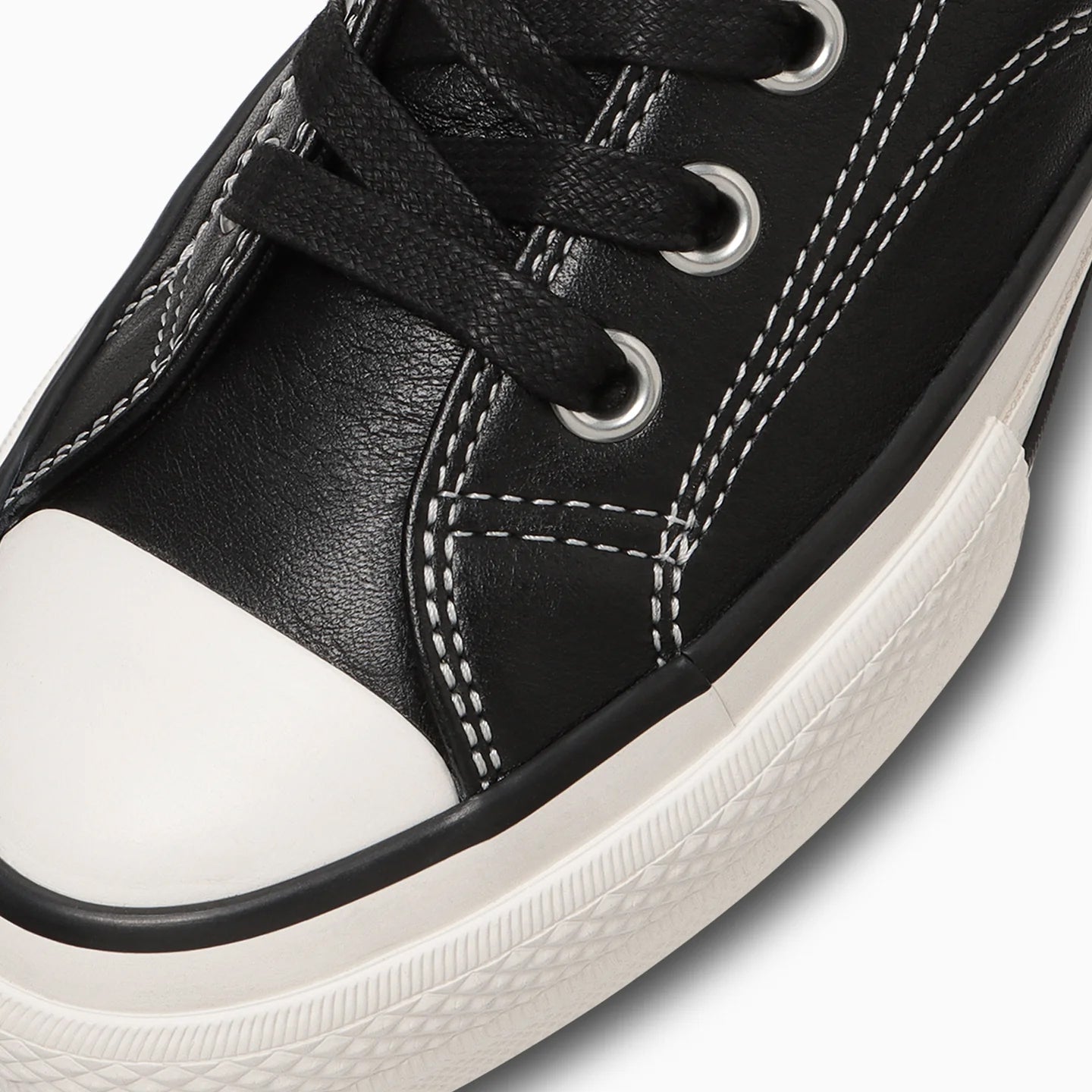 
                  
                    CHUCK TAYLOR LEATHER HI
                  
                