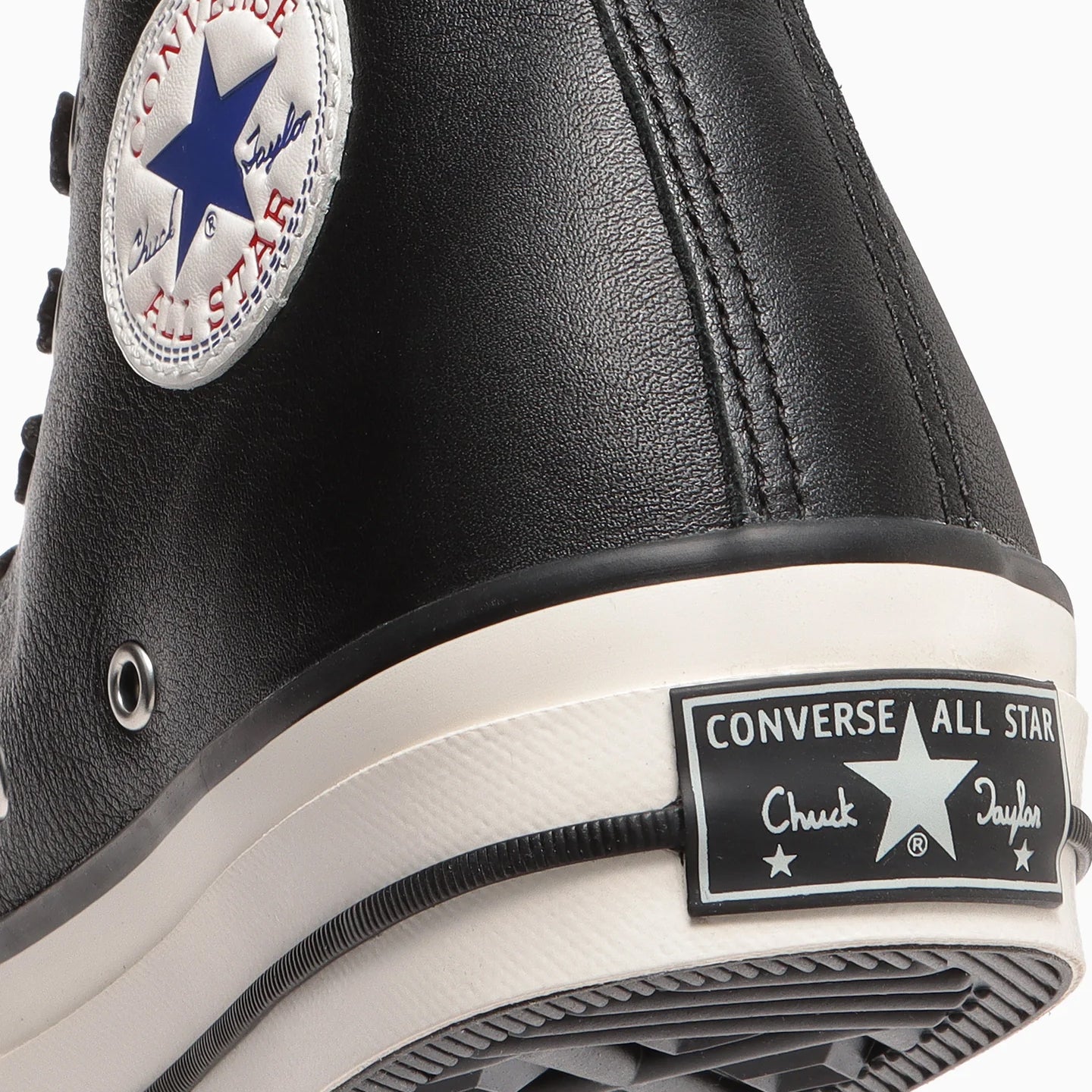 
                  
                    CHUCK TAYLOR LEATHER HI
                  
                