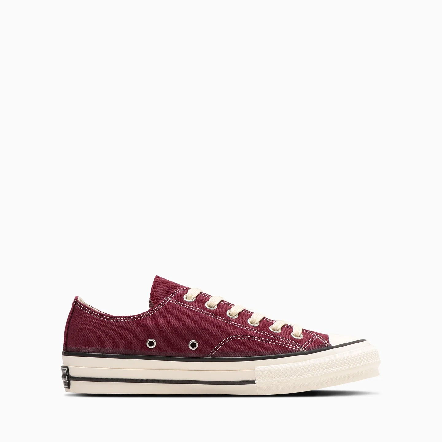 
                  
                    CHUCK TAYLOR CANVAS OX
                  
                