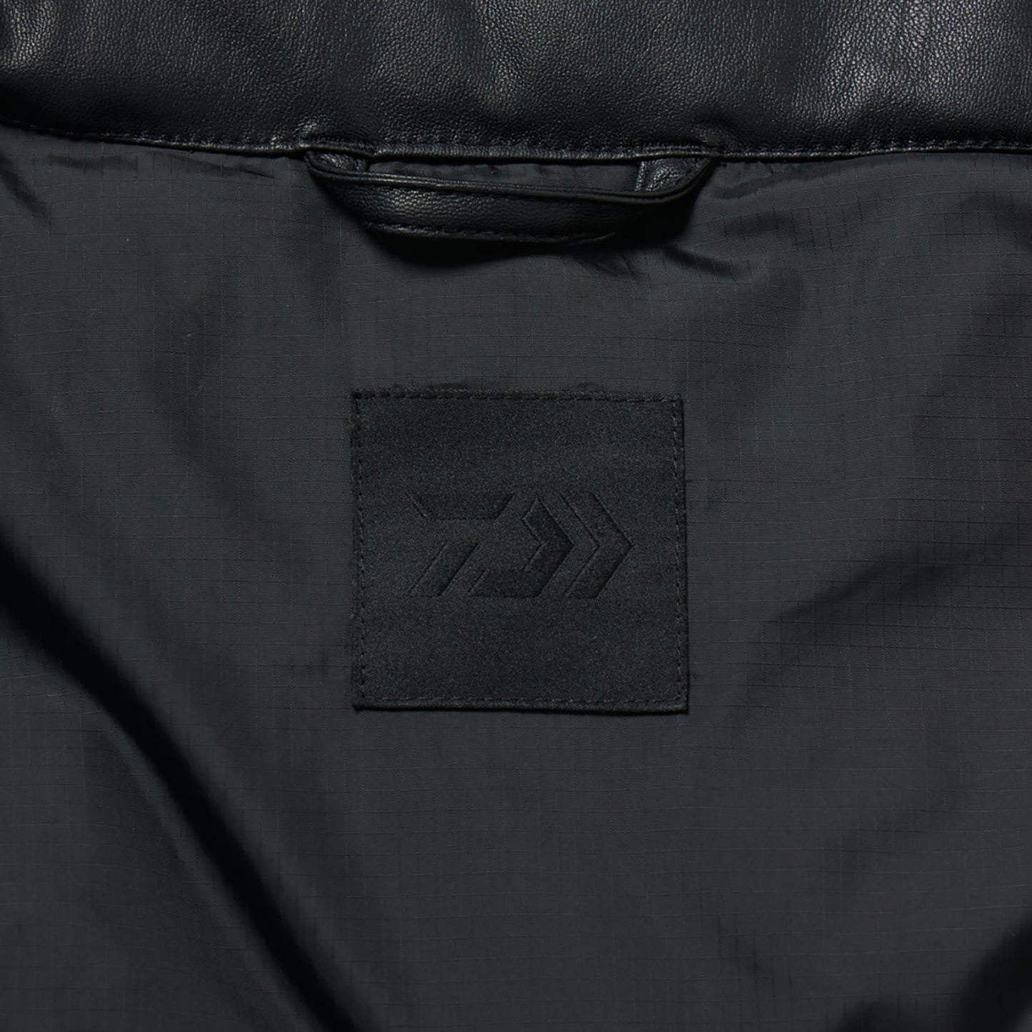 
                  
                    TECH 2WAY SYNTHETIC SKIN DOWN JACKET
                  
                