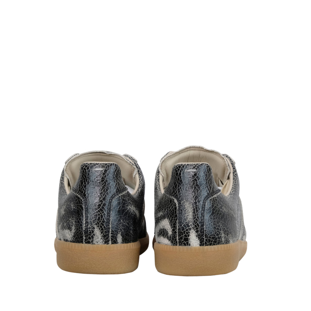 
                  
                    REPLICA SNEAKERS
                  
                