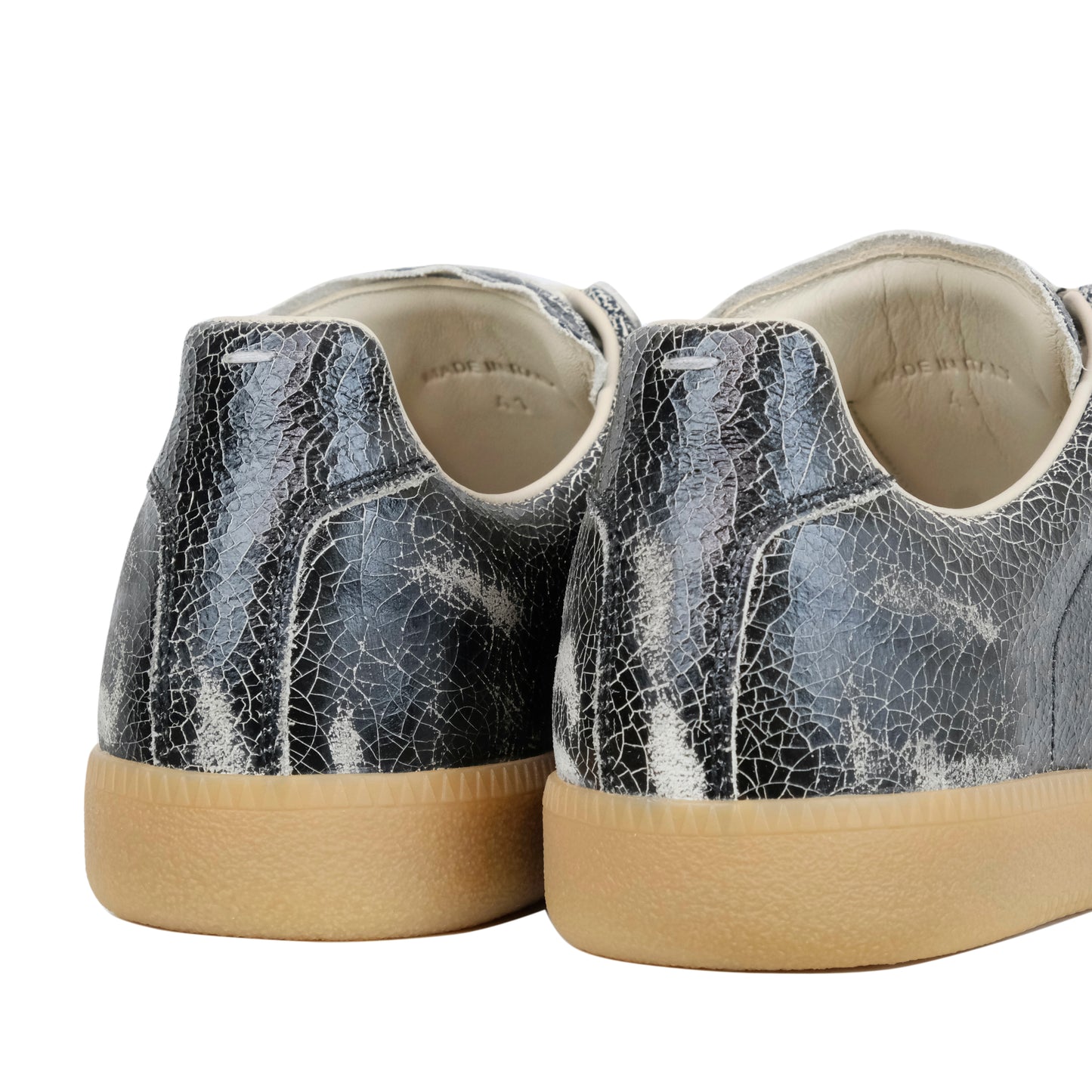 
                  
                    REPLICA SNEAKERS
                  
                