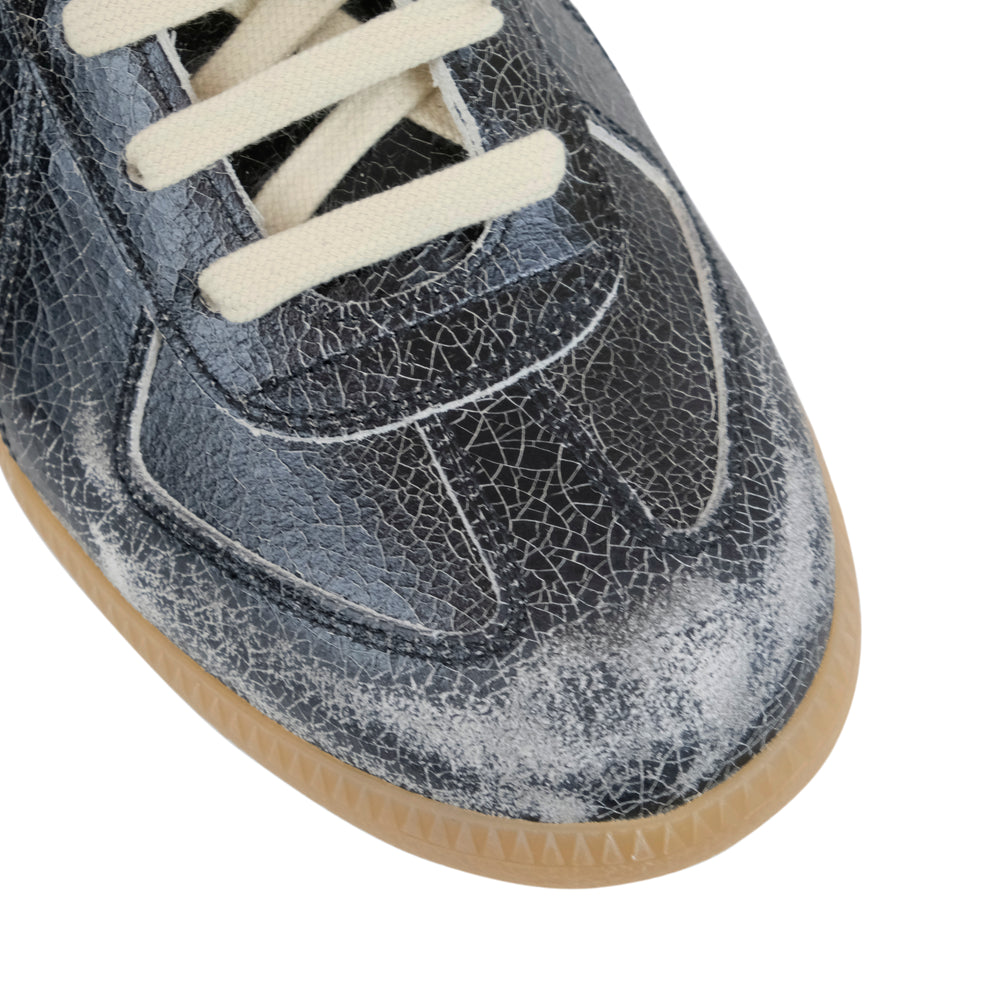 
                  
                    REPLICA SNEAKERS
                  
                