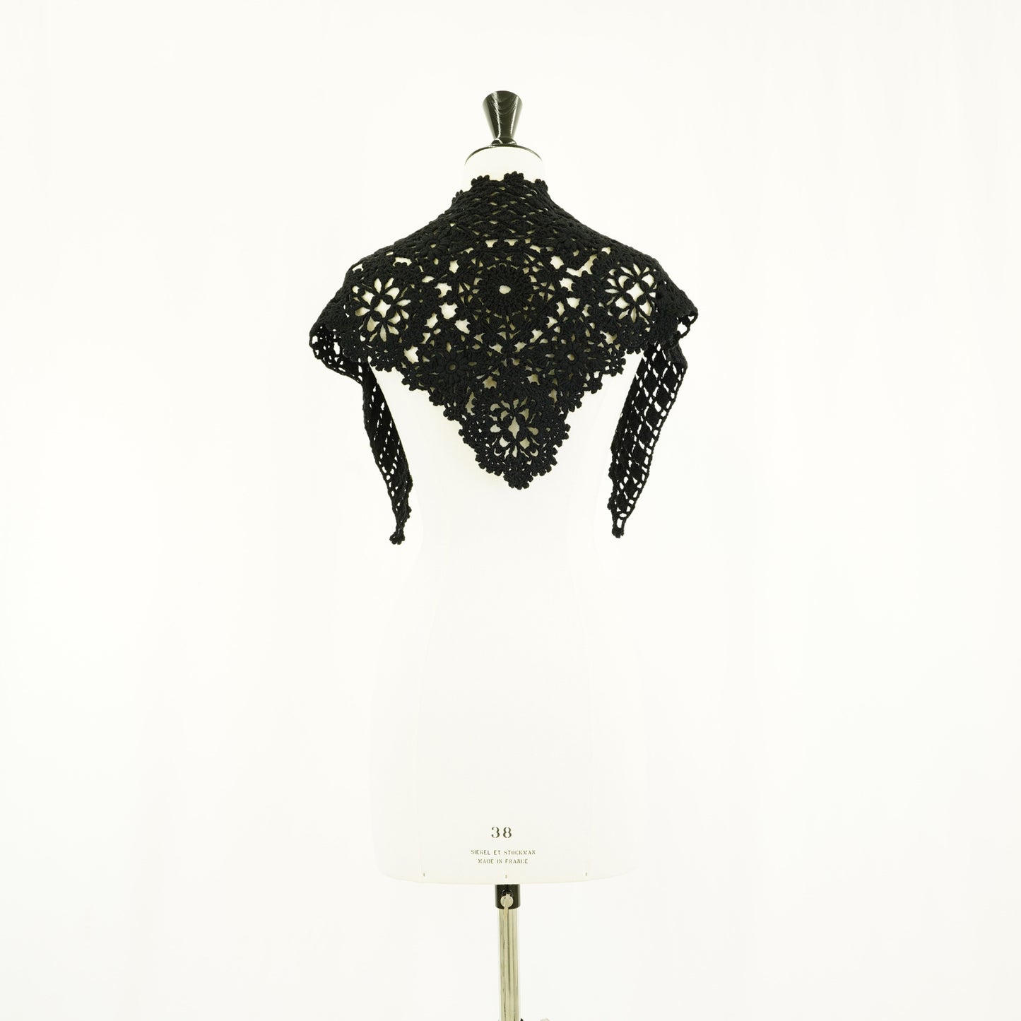 
                  
                    MOTIF CROCHET SCARF
                  
                