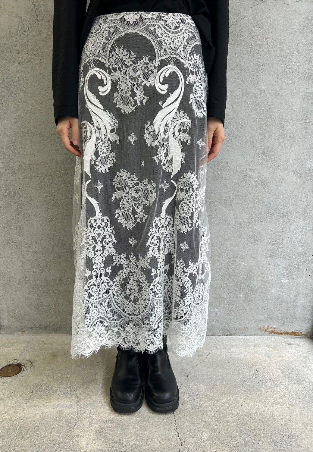 
                  
                    EMBROIDERED LACE SKIRT -WHITE LACE-
                  
                