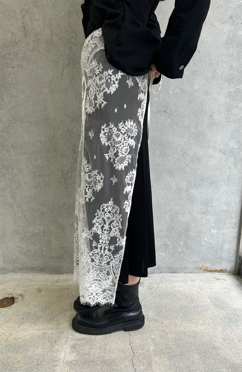 
                  
                    EMBROIDERED LACE SKIRT -WHITE LACE-
                  
                