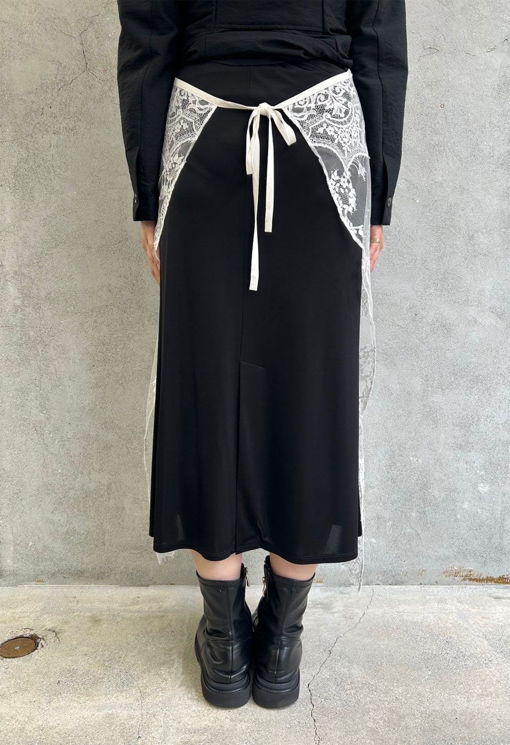 
                  
                    EMBROIDERED LACE SKIRT -WHITE LACE-
                  
                