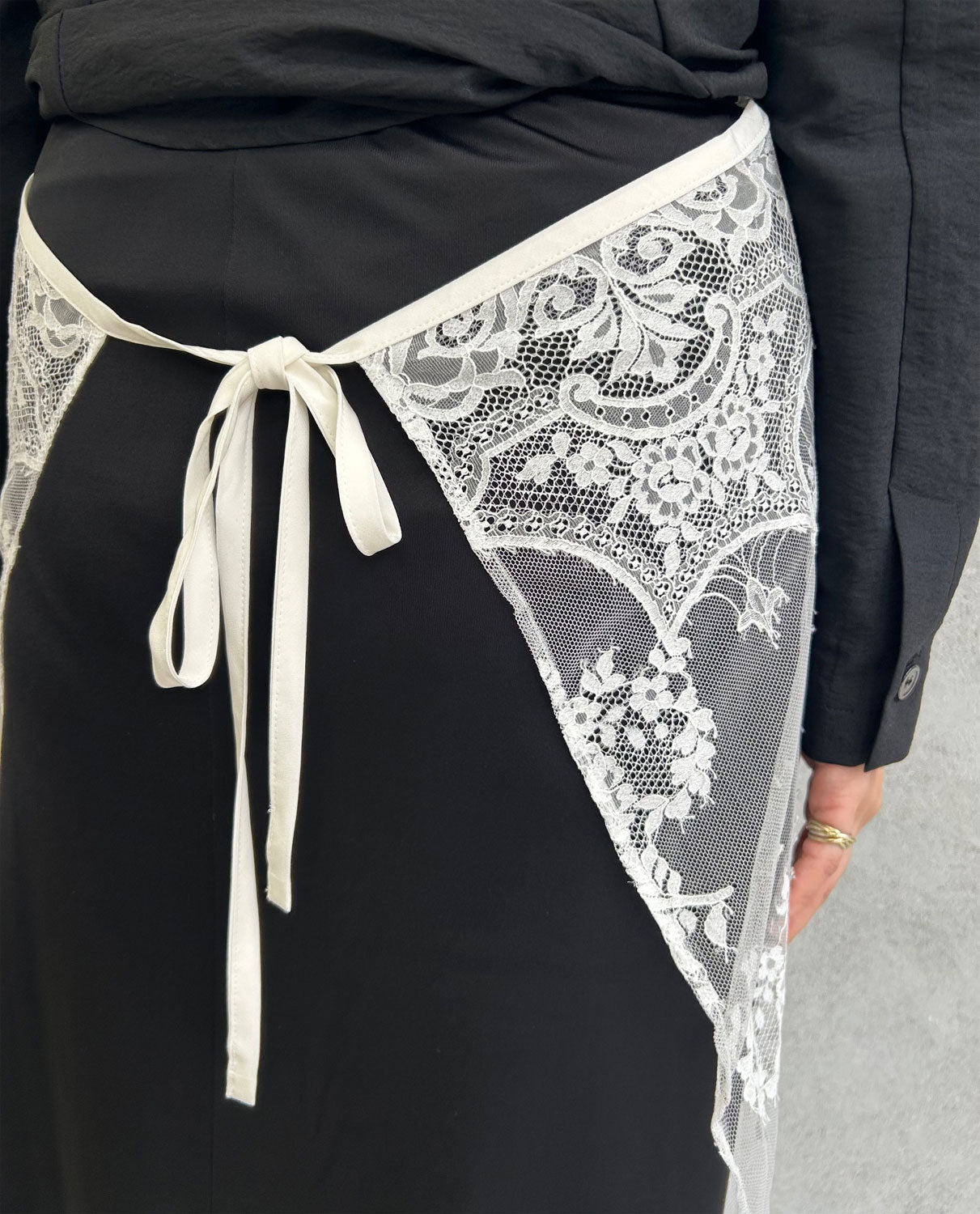 
                  
                    EMBROIDERED LACE SKIRT -WHITE LACE-
                  
                