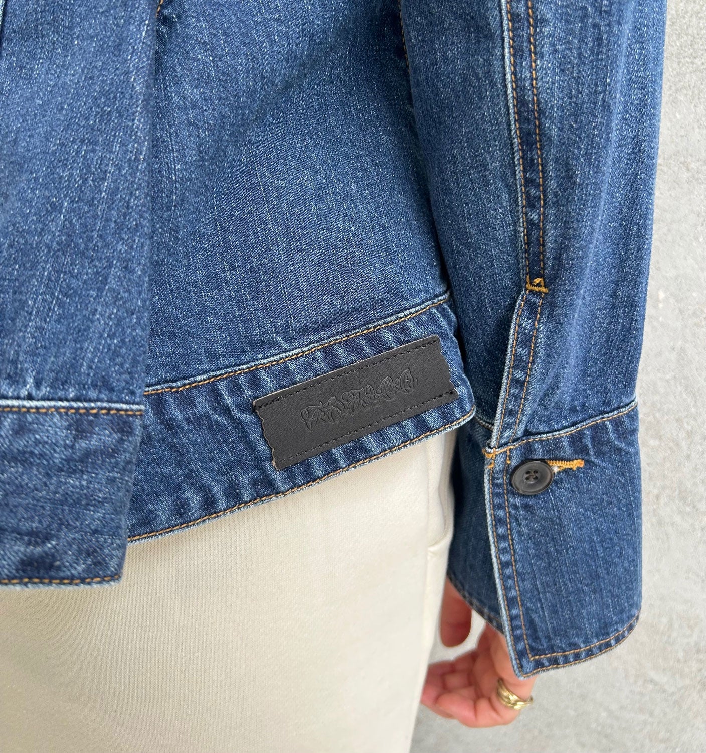 
                  
                    ORGANIC COTTON TAIL ORED DENIM JACKET -BLUE-
                  
                