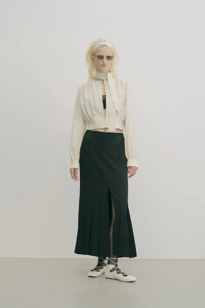 
                  
                    FRINGED TIE BULUSON -BLACK-
                  
                