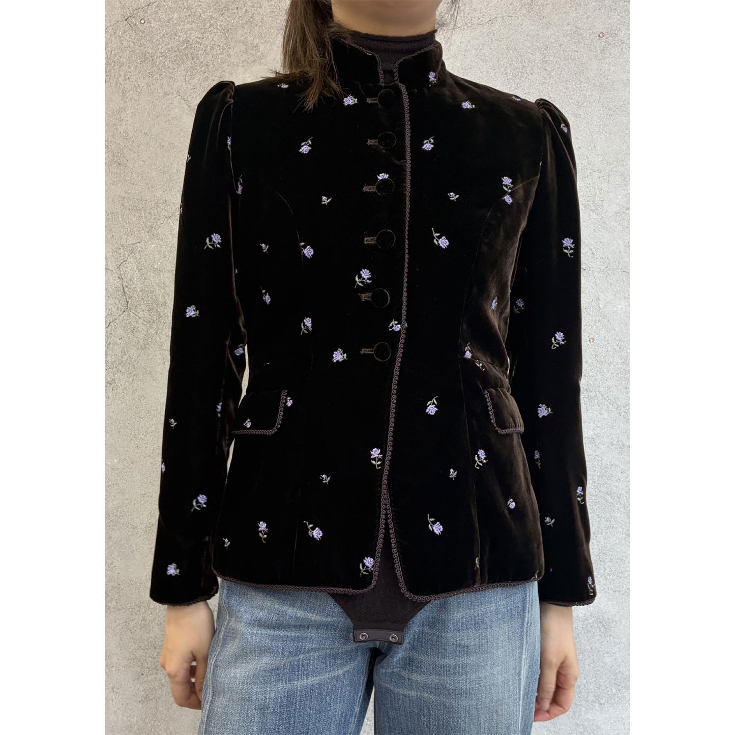 
                  
                    ROSE EMBROIDERED VELVET JACKET
                  
                