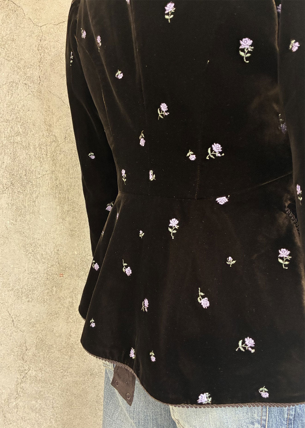
                  
                    ROSE EMBROIDERED VELVET JACKET
                  
                