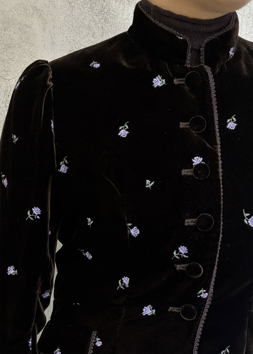 
                  
                    ROSE EMBROIDERED VELVET JACKET
                  
                