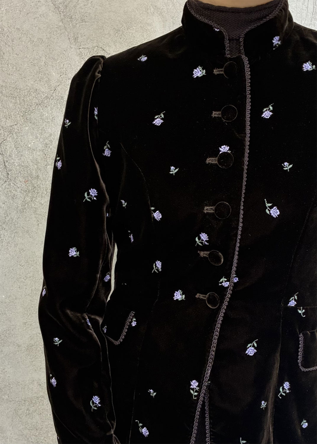 
                  
                    ROSE EMBROIDERED VELVET JACKET
                  
                